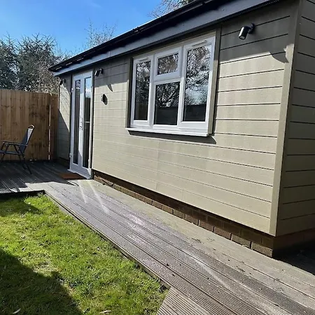 The Garden Cabin Reading Exterior photo